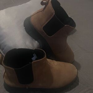 UGG Kids Boots in Brown and dark brown